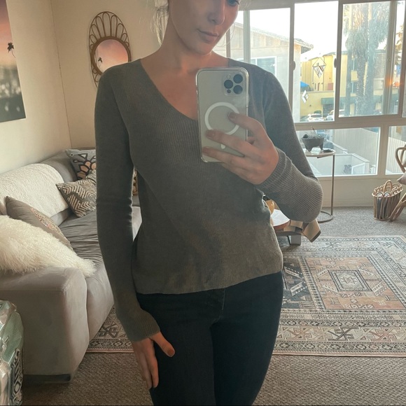 A.L.C. ‘Ty’ Gray Cutout Sweater - Picture 11 of 11
